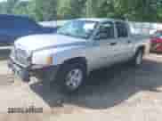 2005 Dodge Dakota SLT с VIN 1D7HE48K85S275411, выставлен на аукционе IAAI как лот 42151119 с пробегом 195 876 миль миль и . История ставок и продаж доступна на DreamBid. Изображение 18.