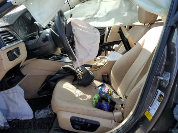 2015 BMW 3 Series 328i с VIN WBA3C1C53FK124517, выставлен на аукционе Copart как лот 70328945 с пробегом 109 940 миль миль и Списание • Salvage title. История ставок и продаж доступна на DreamBid. Изображение 7.