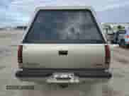 1998 GMC Sierra 1500 z VIN 1GTEC14W0WZ526005, wystawiony jako Copart lot #86539824 z przebiegiem 206 094 mil mil oraz Czysty tytuł • Clean title. Historia ofert i sprzedaży dostępna na DreamBid. Obrazek 6.