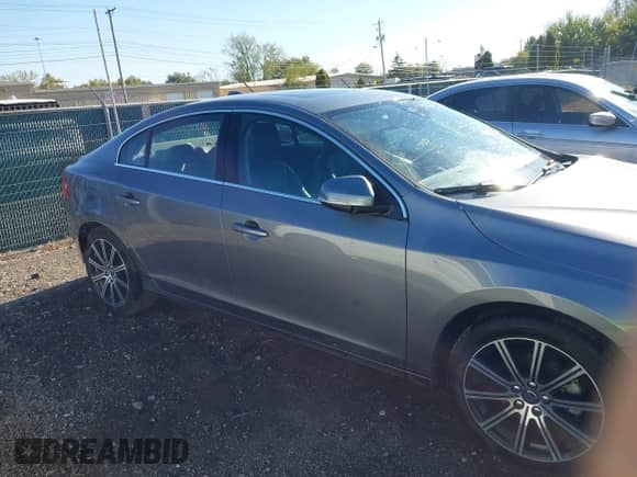 2018 Volvo S60 Inscription с VIN LYV402HK6JB172041, выставлен на аукционе IAAI как лот 43421663 с пробегом 51 239 миль миль и . История ставок и продаж доступна на DreamBid. Изображение 13.