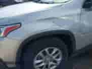 2019 Chevrolet Traverse LS z VIN 1GNERFKW7KJ186981, wystawiony jako IAAI lot #43303144 z przebiegiem 130 898 mil mil oraz . Historia ofert i sprzedaży dostępna na DreamBid. Obrazek 6.