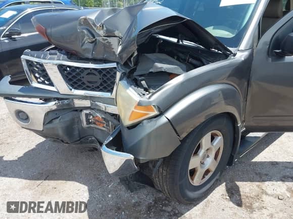 2008 Nissan Frontier SE z VIN 1N6AD07U18C448806, wystawiony jako IAAI lot #42556866 z przebiegiem 288 082 mil mil oraz . Historia ofert i sprzedaży dostępna na DreamBid. Obrazek 6.