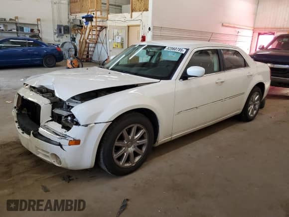 2008 Chrysler 300 Limited с VIN 2C3KA33G38H253728, выставлен на аукционе Copart как лот 82060785 с пробегом 159 147 миль миль и Списание • Salvage title. История ставок и продаж доступна на DreamBid. Изображение 1.