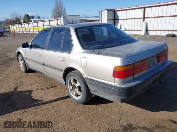 1991 Honda Accord LX z VIN JHMCB7656MC028293, wystawiony jako IAAI lot #41992201 z przebiegiem 191 514 mil mil oraz . Historia ofert i sprzedaży dostępna na DreamBid. Obrazek 3.