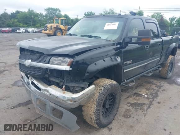 2003 Chevrolet Silverado 2500HD LS с VIN 1GCHK23183F107442, выставлен на аукционе IAAI как лот 42514591 с пробегом 160 590 миль миль и . История ставок и продаж доступна на DreamBid. Изображение 2.