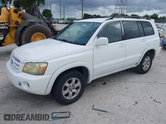 2006 Toyota Highlander with VIN JTEGP21A260104183, listed as a IAAI auction lot 42736713 with 140,322 mi miles and . Bid and sale history available at DreamBid. Image 2.