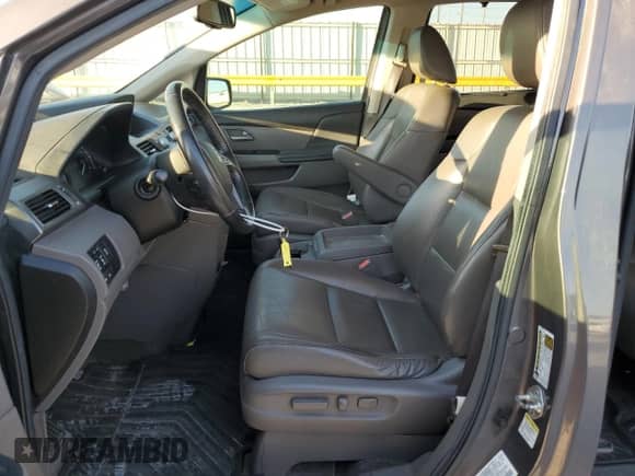 2013 Honda Odyssey Touring z VIN 5FNRL5H93DB050994, wystawiony jako Copart lot #89448415 z przebiegiem 138 294 mil mil oraz Czysty tytuł • Clean title. Historia ofert i sprzedaży dostępna na DreamBid. Obrazek 7.