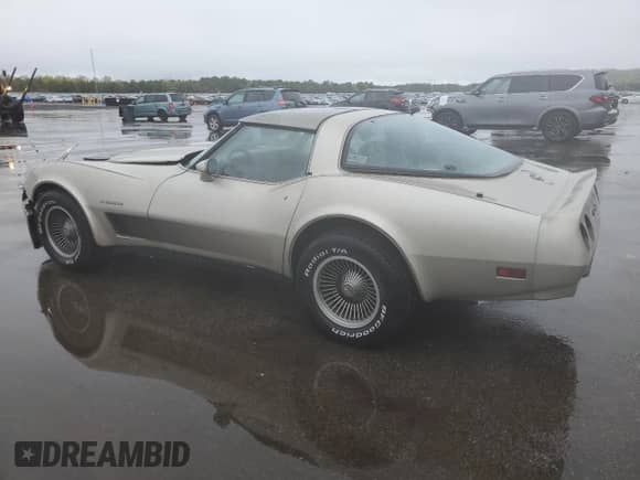 1982 Chevrolet Corvette с VIN 1G1AY0780C5109728, выставлен на аукционе Copart как лот 55628315 с пробегом 61 806 миль миль и Списание • Salvage title. История ставок и продаж доступна на DreamBid. Изображение 2.