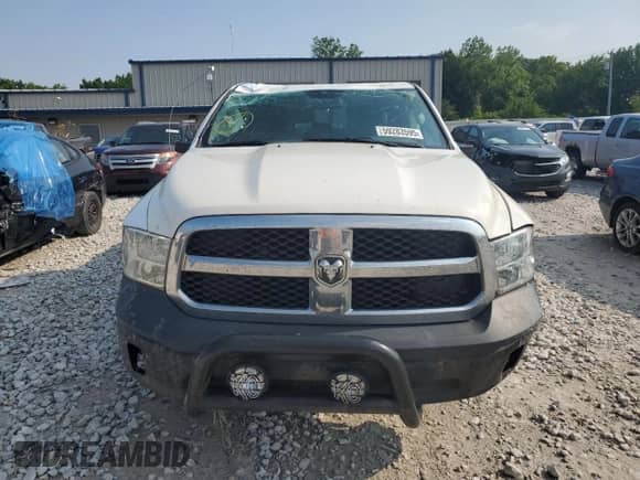 2016 Ram 1500 Tradesman z VIN 1C6RR7FT3GS141464, wystawiony jako Copart lot #59283595 z przebiegiem 238 168 mil mil oraz Czysty tytuł • Clean title. Historia ofert i sprzedaży dostępna na DreamBid. Obrazek 5.