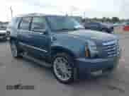 2009 Cadillac Escalade z VIN 1GYFK23249R136552, wystawiony jako IAAI lot #42055626 z przebiegiem 196 234 mil mil oraz . Historia ofert i sprzedaży dostępna na DreamBid. Obrazek 1.