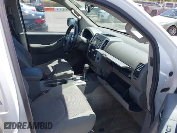 2014 Nissan Frontier SV z VIN 1N6AD0EV9EN726492, wystawiony jako IAAI lot #42749752 z przebiegiem 213 328 mil mil oraz . Historia ofert i sprzedaży dostępna na DreamBid. Obrazek 5.