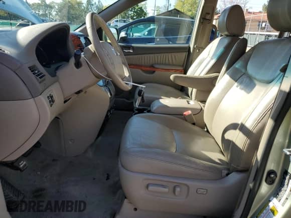 2010 Toyota Sienna XLE с VIN 5TDYK4CCXAS303876, выставлен на аукционе Copart как лот 81272115 с пробегом 170 141 миль миль и Списание • Salvage title. История ставок и продаж доступна на DreamBid. Изображение 7.