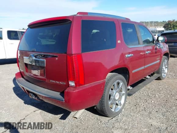 2010 Cadillac Escalade with VIN 1GYUKEEJ5AR220655, listed as a IAAI auction lot 43461322 with Not provided miles and . Bid and sale history available at DreamBid. Image 4.