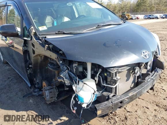 2017 Toyota Sienna XLE with VIN 5TDDZ3DC8HS166143, listed as a IAAI auction lot 41739916 with 132,948 mi miles and . Bid and sale history available at DreamBid. Image 6.