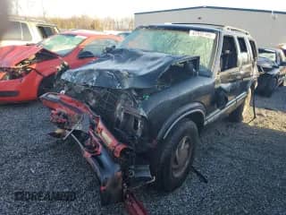 1996 Chevrolet Blazer with VIN 1GNDT13W7T2192063, listed as a Copart auction lot 47972165 with 200,391 mi miles and Salvage title. Bid and sale history available at DreamBid. Image 1.