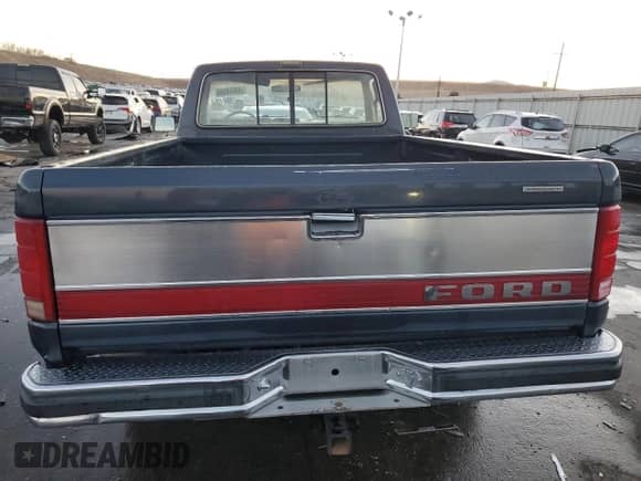 1986 Ford F-150 z VIN 1FTEF14N2GPA89930, wystawiony jako Copart lot #43658645 z przebiegiem 87 219 mil mil oraz Czysty tytuł • Clean title. Historia ofert i sprzedaży dostępna na DreamBid. Obrazek 6.