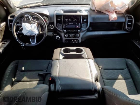 2025 Ram 1500 Tradesman z VIN 1C6RREGG8SN597750, wystawiony jako Copart lot #70235585 z przebiegiem 16 588 mil mil oraz Szkoda całkowita • Salvage title. Historia ofert i sprzedaży dostępna na DreamBid. Obrazek 8.