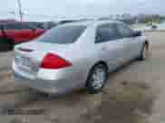 2007 Honda Accord LX с VIN JHMCM56427C001196, выставлен на аукционе IAAI как лот 41176164 с пробегом 175 064 миль миль и . История ставок и продаж доступна на DreamBid. Изображение 4.