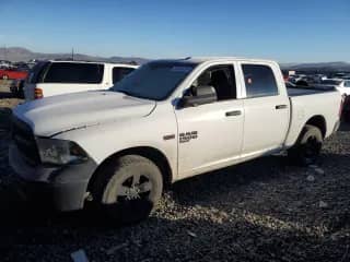 2022 Ram 1500 Tradesman z VIN 3C6RR7KT1NG174389, wystawiony jako Copart lot #82360454 z przebiegiem 117 030 mil mil oraz Szkoda całkowita • Salvage title. Historia ofert i sprzedaży dostępna na DreamBid. Obrazek 1.
