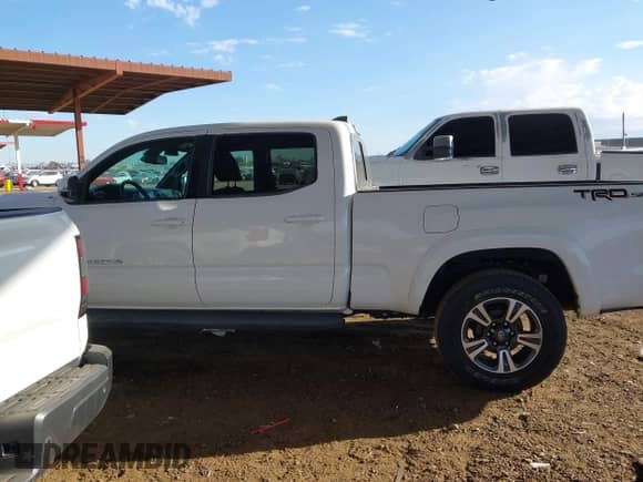 2019 Toyota Tacoma SR5 with VIN 3TMBZ5DN5KM017734, listed as a IAAI auction lot 43384246 with 54,886 mi miles and . Bid and sale history available at DreamBid. Image 14.