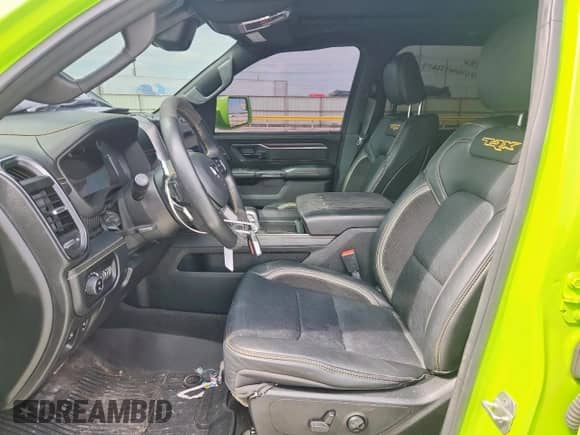 2023 Ram 1500 TRX z VIN 1C6SRFU94PN536609, wystawiony jako Copart lot #86865605 z przebiegiem 24 713 mil mil oraz Czysty tytuł • Clean title. Historia ofert i sprzedaży dostępna na DreamBid. Obrazek 7.