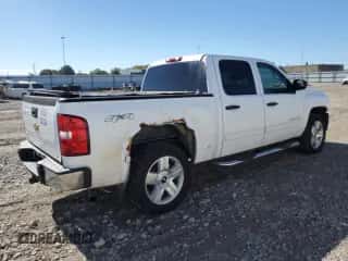 2011 Chevrolet Silverado 1500 LT z VIN 1GCPKSE32BF125122, wystawiony jako Copart lot #82282085 z przebiegiem 230 630 mil mil oraz Nie do naprawy • Non repairable. Historia ofert i sprzedaży dostępna na DreamBid. Obrazek 3.