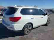 2020 Nissan Pathfinder S z VIN 5N1DR2AN2LC630730, wystawiony jako IAAI lot #43412060 z przebiegiem 50 394 mil mil oraz . Historia ofert i sprzedaży dostępna na DreamBid. Obrazek 4.