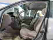 2000 Toyota Camry LE z VIN JT2BG22K5Y0403037, wystawiony jako Copart lot #84022845 z przebiegiem 310 731 mil mil oraz Czysty tytuł • Clean title. Historia ofert i sprzedaży dostępna na DreamBid. Obrazek 7.