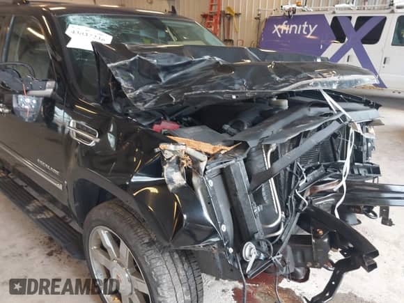 2011 Cadillac Escalade Premium с VIN 1GYS4CEF7BR163765, выставлен на аукционе IAAI как лот 43037236 с пробегом 223 335 миль миль и . История ставок и продаж доступна на DreamBid. Изображение 6.