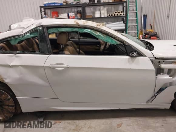 2011 BMW M3 z VIN WBSKG9C57BE368576, wystawiony jako IAAI lot #41412805 z przebiegiem Nie podano mil oraz . Historia ofert i sprzedaży dostępna na DreamBid. Obrazek 13.