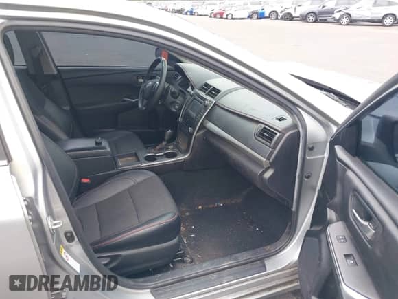 2017 Toyota Camry XLE z VIN 4T1BF1FKXHU754853, wystawiony jako IAAI lot #43148632 z przebiegiem 114 900 mil mil oraz . Historia ofert i sprzedaży dostępna na DreamBid. Obrazek 5.