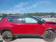 2020 Jeep Compass Trailhawk z VIN 3C4NJDDB8LT143999, wystawiony jako IAAI lot #43169195 z przebiegiem 68 923 mil mil oraz . Historia ofert i sprzedaży dostępna na DreamBid. Obrazek 12.