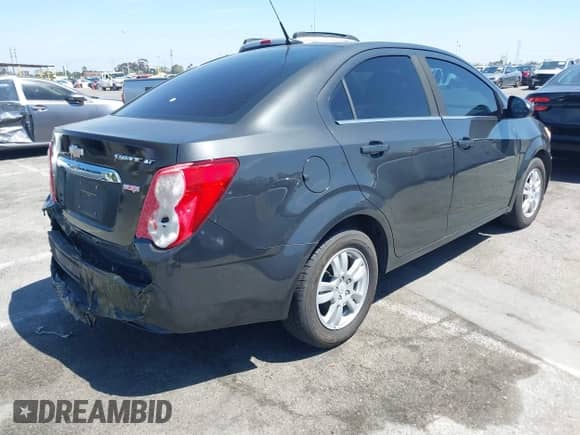 2014 Chevrolet Sonic LT z VIN 1G1JC5SB7E4146444, wystawiony jako IAAI lot #42014386 z przebiegiem 85 122 mil mil oraz . Historia ofert i sprzedaży dostępna na DreamBid. Obrazek 4.