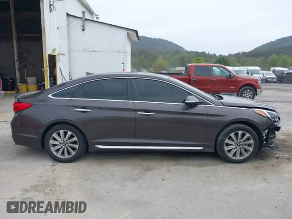 2016 Hyundai Sonata Limited with VIN 5NPE34AF3GH392685, listed as a IAAI auction lot 43329918 with 67,930 mi miles and . Bid and sale history available at DreamBid. Image 14.