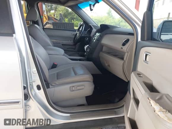 2009 Honda Pilot Touring with VIN 5FNYF38839B022943, listed as a IAAI auction lot 42443006 with 199,184 mi miles and . Bid and sale history available at DreamBid. Image 5.