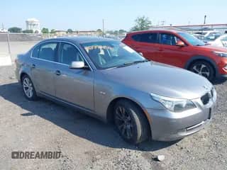 2009 BMW 5 Series 535i xDrive z VIN WBANV93559C133218, wystawiony jako IAAI lot #42815357 z przebiegiem 92 665 mil mil oraz . Historia ofert i sprzedaży dostępna na DreamBid. Obrazek 1.