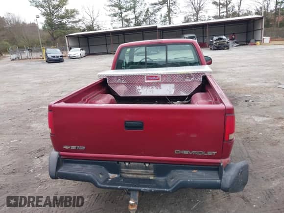 1996 Chevrolet S-10 LS с VIN 1GCCT19W2T8123497, выставлен на аукционе IAAI как лот 41263496 с пробегом 214 457 миль миль и . История ставок и продаж доступна на DreamBid. Изображение 16.