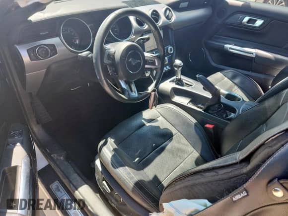 2019 Ford Mustang GT z VIN 1FA6P8CF1K5138954, wystawiony jako Copart lot #71106285 z przebiegiem 121 287 mil mil oraz Czysty tytuł • Clean title. Historia ofert i sprzedaży dostępna na DreamBid. Obrazek 8.