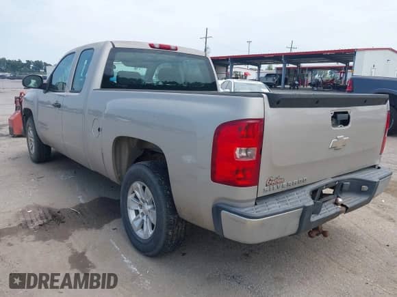 2008 Chevrolet Silverado 1500 1LT z VIN 1GCEC19C18Z299568, wystawiony jako IAAI lot #43083127 z przebiegiem 115 572 mil mil oraz . Historia ofert i sprzedaży dostępna na DreamBid. Obrazek 3.