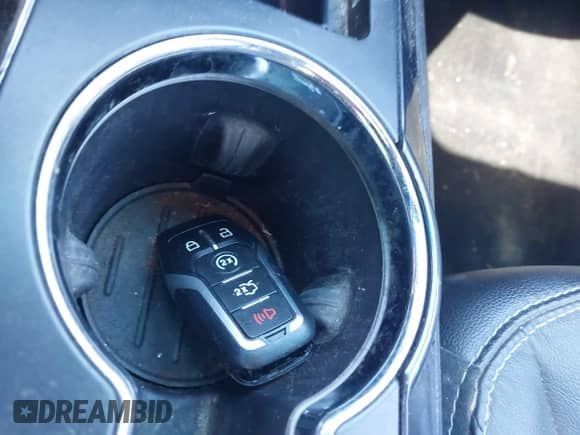 2017 Ford Explorer Limited z VIN 1FM5K8FH1HGA06917, wystawiony jako IAAI lot #43126985 z przebiegiem 110 203 mil mil oraz . Historia ofert i sprzedaży dostępna na DreamBid. Obrazek 11.