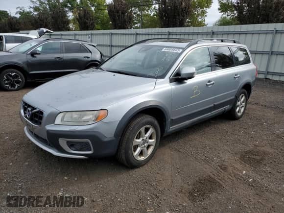 2012 Volvo XC70 3.2L with VIN YV4940BZ2C1125570, listed as a Copart auction lot 68689545 with 231,658 mi miles and Clean title. Bid and sale history available at DreamBid. Image 1.