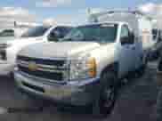 2012 Chevrolet Silverado 2500HD Work Truck z VIN 1GB0CVCG9CF205299, wystawiony jako Copart lot #86161354 z przebiegiem 222 569 mil mil oraz Czysty tytuł • Clean title. Historia ofert i sprzedaży dostępna na DreamBid. Obrazek 1.