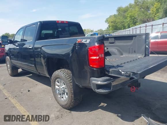 2015 Chevrolet Silverado 3500HD with VIN 1GC1K0EG5FF512945, listed as a IAAI auction lot 43138447 with 91,028 mi miles and . Bid and sale history available at DreamBid. Image 3.