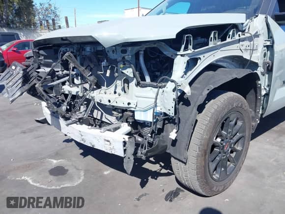 2024 Toyota Tundra Limited z VIN 5TFWA5DB9RX161273, wystawiony jako IAAI lot #41676655 z przebiegiem 10 371 mil mil oraz . Historia ofert i sprzedaży dostępna na DreamBid. Obrazek 6.