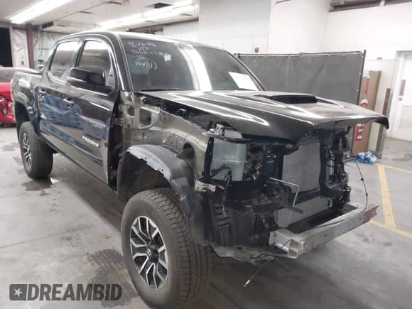 2023 Toyota Tacoma SR z VIN 3TMCZ5AN2PM574939, wystawiony jako IAAI lot #43279479 z przebiegiem 29 535 mil mil oraz . Historia ofert i sprzedaży dostępna na DreamBid. Obrazek 1.