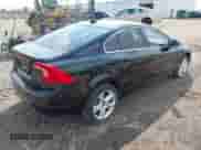 2015 Volvo S60 T5 Premier с VIN YV1612TK7F1357446, выставлен на аукционе IAAI как лот 41867566 с пробегом 90 023 миль миль и . История ставок и продаж доступна на DreamBid. Изображение 4.