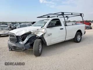 2022 Ram 1500 Tradesman z VIN 3C6JR6DG0NG330509, wystawiony jako Copart lot #61633295 z przebiegiem Nie podano mil oraz Szkoda całkowita • Salvage title. Historia ofert i sprzedaży dostępna na DreamBid. Obrazek 1.