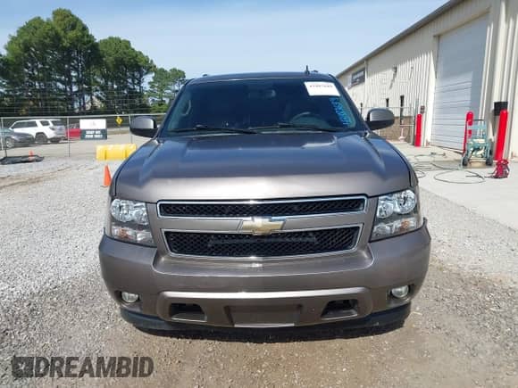 2011 Chevrolet Suburban LT z VIN 1GNSCJE09BR344091, wystawiony jako IAAI lot #43487649 z przebiegiem 182 652 mil mil oraz . Historia ofert i sprzedaży dostępna na DreamBid. Obrazek 12.