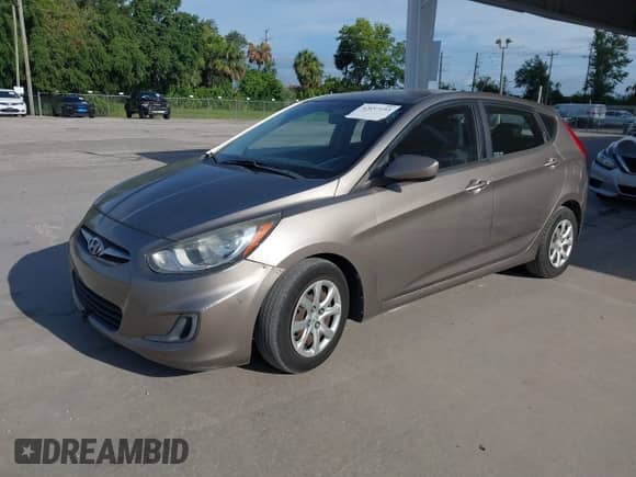 2014 Hyundai Accent GS с VIN KMHCT5AE7EU141171, выставлен на аукционе IAAI как лот 42657193 с пробегом 182 816 миль миль и . История ставок и продаж доступна на DreamBid. Изображение 2.