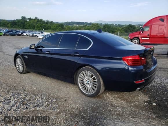 2016 BMW 5 Series 550i z VIN WBAKN9C58GD961998, wystawiony jako Copart lot #63638125 z przebiegiem 117 052 mil mil oraz Szkoda całkowita • Salvage title. Historia ofert i sprzedaży dostępna na DreamBid. Obrazek 2.